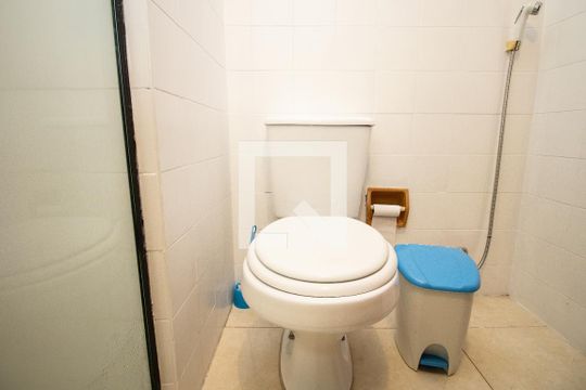 Banheiro 1, louça sanitária e duchinha  de apartamento à venda com 3 quartos, 118m² em Itaim Bibi, São Paulo