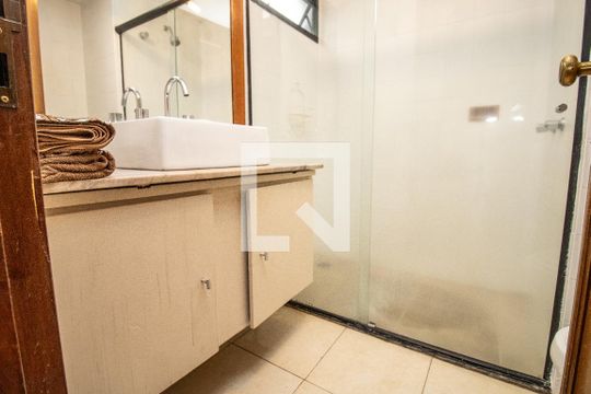 Banheiro 1. Panorâmica  de apartamento à venda com 3 quartos, 118m² em Itaim Bibi, São Paulo
