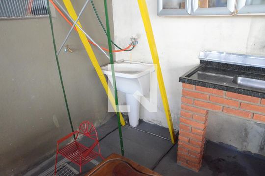 Área de Serviço de casa à venda com 2 quartos, 247m² em Novo Osasco, Osasco