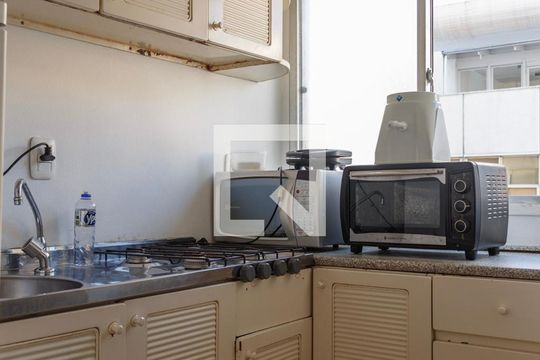 Sala/Cozinha de apartamento para alugar com 1 quarto, 35m² em Centro Histórico, Porto Alegre