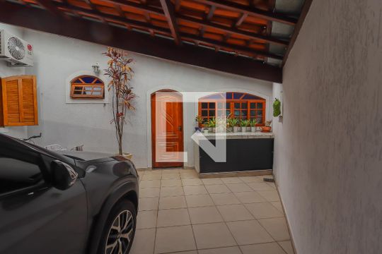 Garagem de casa à venda com 3 quartos, 180m² em Jardim do Lago, Jundiaí