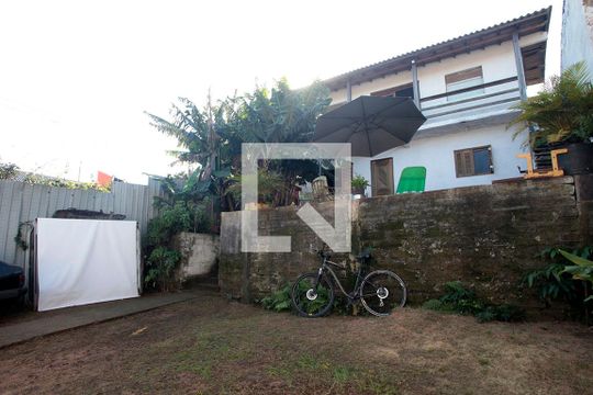 Pátio Estacionamento de casa à venda com 2 quartos, 300m² em Jardim Botânico, Porto Alegre