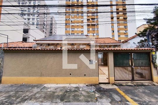 Fachada de casa para alugar com 8 quartos, 280m² em Méier, Rio de Janeiro