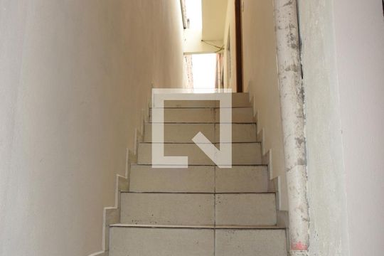 Escada de casa para alugar com 2 quartos, 80m² em Jardim Europa, São Paulo