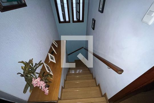 Escada de casa à venda com 2 quartos, 160m² em Jardim Jaú (zona Leste), São Paulo