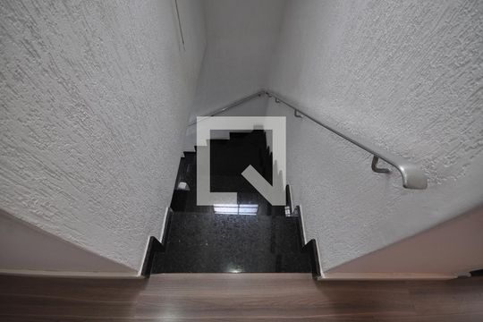 Escada de casa à venda com 3 quartos, 80m² em Vila Guilherme, São Paulo