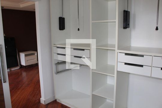 clo de casa de condomínio para alugar com 4 quartos, 180m² em Jardim Passargada I, Cotia