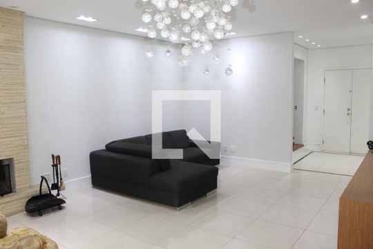 Sala de casa de condomínio para alugar com 4 quartos, 180m² em Jardim Passargada I, Cotia