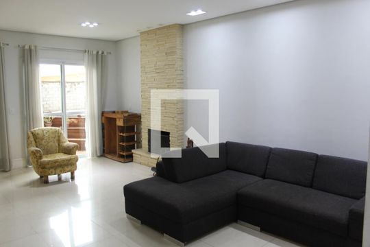 Sala de casa de condomínio para alugar com 4 quartos, 180m² em Jardim Passargada I, Cotia