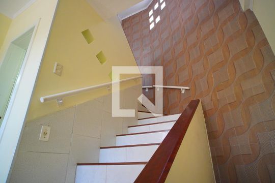 Acesso dormitórios  de casa à venda com 2 quartos, 158m² em Protásio Alves, Porto Alegre