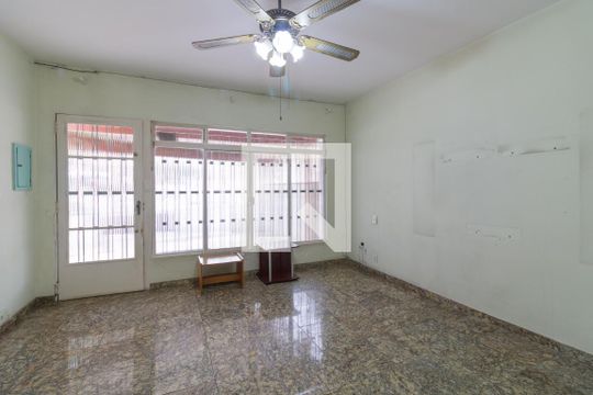 Sala de casa para alugar com 2 quartos, 130m² em Vila São Vicente, São Paulo