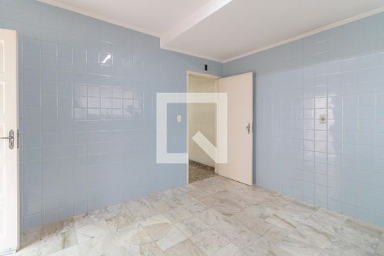 Cozinha de casa para alugar com 2 quartos, 130m² em Vila São Vicente, São Paulo