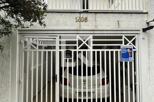 Fachada de casa para alugar com 2 quartos, 120m² em Vila Nivi, São Paulo