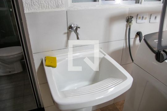 Área de Serviço de casa para alugar com 2 quartos, 120m² em Vila Nivi, São Paulo