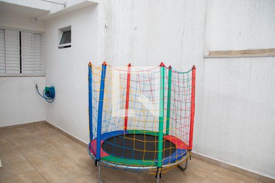 Quintal de casa para alugar com 2 quartos, 120m² em Vila Nivi, São Paulo
