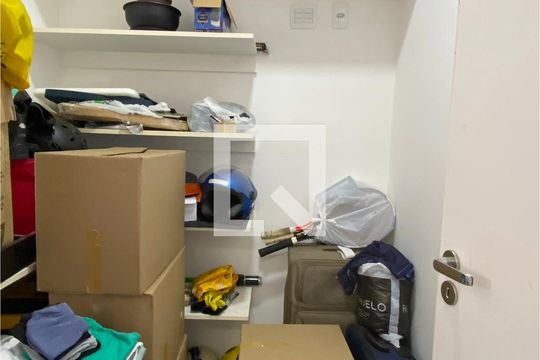 Quarto de Serviço de apartamento para alugar com 3 quartos, 132m² em Alphaville, Santana de Parnaíba