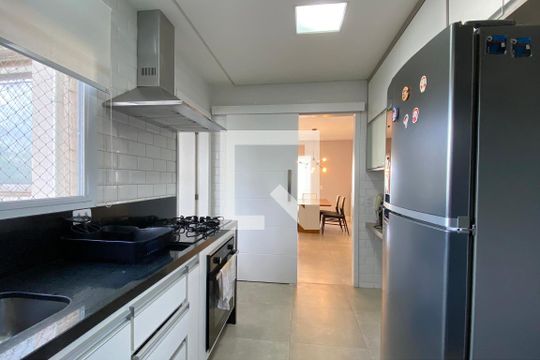 Cozinha de apartamento para alugar com 3 quartos, 132m² em Alphaville, Santana de Parnaíba