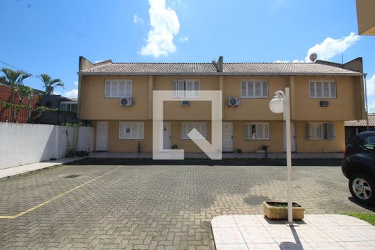 Fachada do bloco de casa de condomínio à venda com 1 quarto, 80m² em Niterói, Canoas