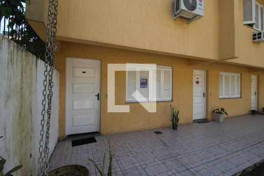 Placa de casa de condomínio à venda com 1 quarto, 80m² em Niterói, Canoas