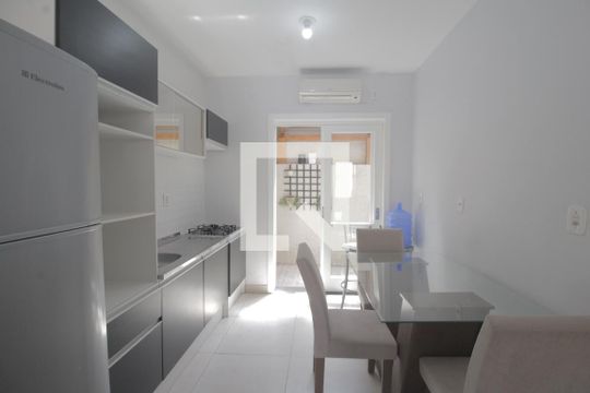 Cozinha de casa de condomínio à venda com 1 quarto, 80m² em Niterói, Canoas