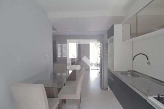 Cozinha de casa de condomínio à venda com 1 quarto, 80m² em Niterói, Canoas