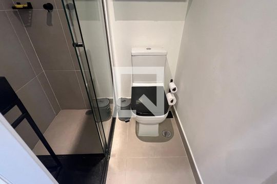 Banheiro  de kitnet/studio à venda com 1 quarto, 18m² em Pinheiros, São Paulo
