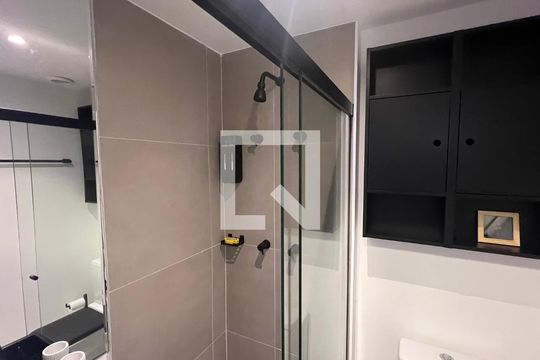 Banheiro  de kitnet/studio à venda com 1 quarto, 18m² em Pinheiros, São Paulo