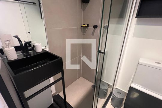 Banheiro  de kitnet/studio à venda com 1 quarto, 18m² em Pinheiros, São Paulo