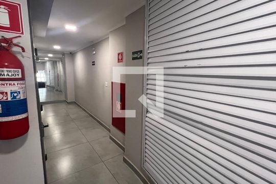 Hall de entrada de apartamento para alugar com 2 quartos, 62m² em Pinheiros, São Paulo