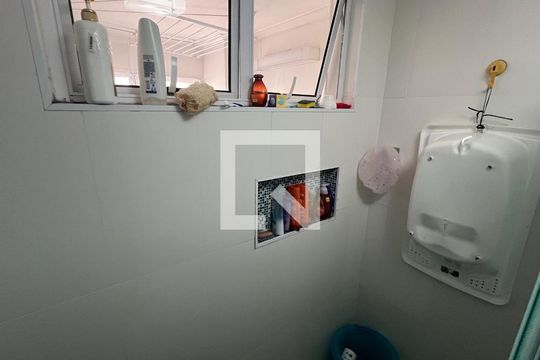 Banheiro de apartamento para alugar com 2 quartos, 62m² em Pinheiros, São Paulo