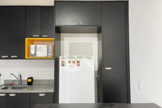 Cozinha de apartamento para alugar com 1 quarto, 33m² em Barra Funda, São Paulo