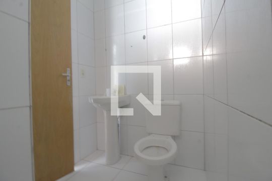 Banheiro de apartamento à venda com 2 quartos, 52m² em Olaria, Canoas