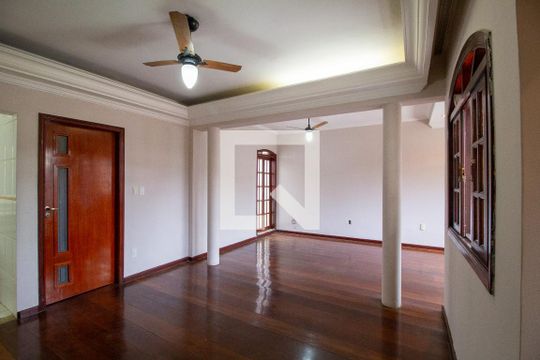 Sala de casa para alugar com 3 quartos, 250m² em Jardim Guarujá, Sorocaba