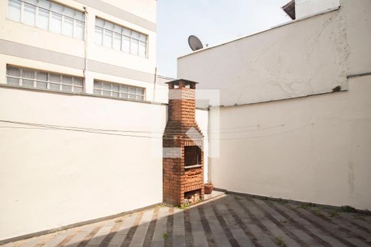 Quintal de casa à venda com 3 quartos, 200m² em Mirandópolis, São Paulo