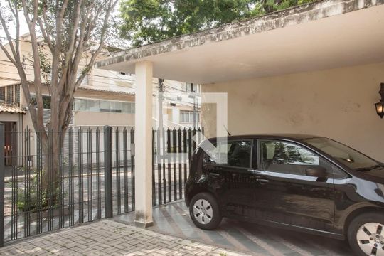 Garagem de casa à venda com 3 quartos, 200m² em Mirandópolis, São Paulo