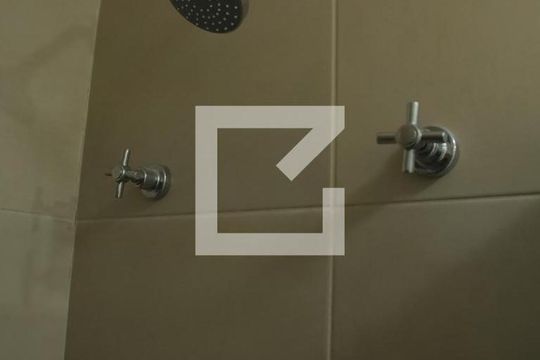 Banheiro de apartamento para alugar com 1 quarto, 51m² em Centro, Osasco