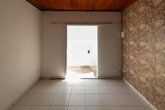 Quarto de casa para alugar com 1 quarto, 40m² em Jardim Sabara, São Paulo