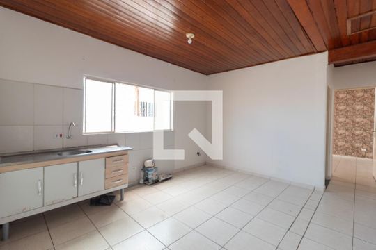 Cozinha de casa para alugar com 1 quarto, 40m² em Jardim Sabara, São Paulo