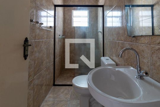 Banheiro de casa para alugar com 1 quarto, 40m² em Jardim Sabara, São Paulo