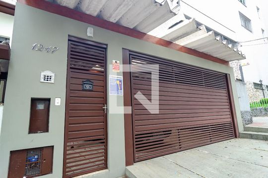 Fachada de casa à venda com 3 quartos, 185m² em Vila Clementino, São Paulo