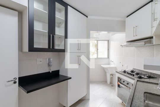 Cozinha de apartamento para alugar com 2 quartos, 54m² em Vila Vermelha, São Paulo