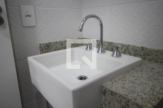 Banheiro de kitnet/studio à venda com 1 quarto, 26m² em Vila Mariana, São Paulo