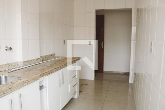 Cozinha de apartamento para alugar com 2 quartos, 70m² em Conjunto Habitacional Jova Rural, São Paulo