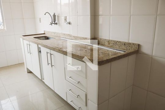 Cozinha de apartamento para alugar com 2 quartos, 70m² em Conjunto Habitacional Jova Rural, São Paulo
