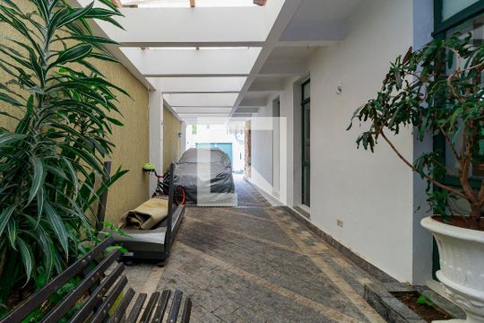 Quintal de casa para alugar com 3 quartos, 450m² em Jardim Santo Amaro, São Paulo