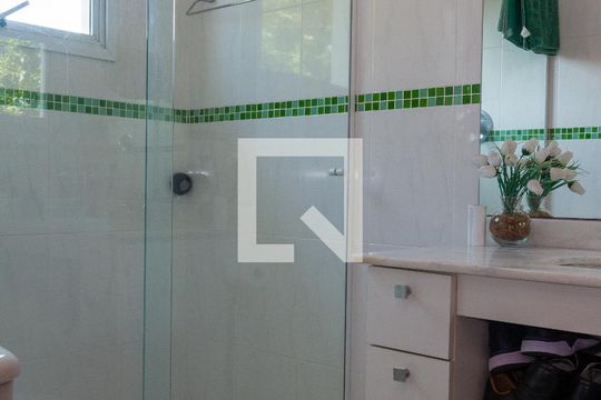 Banheiro da Suíte 1 de casa para alugar com 4 quartos, 380m² em Parque dos Principes, São Paulo