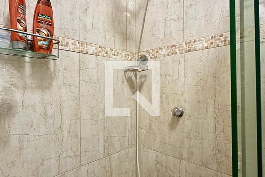 Banheiro e Área de Serviço de apartamento para alugar com 2 quartos, 67m² em Cidade Nova, Rio de Janeiro
