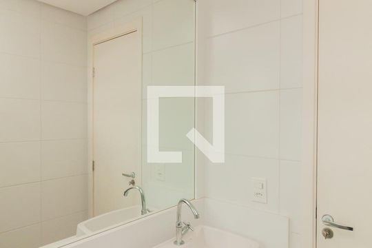 Banheiro de apartamento à venda com 2 quartos, 52m² em Operário, Novo Hamburgo
