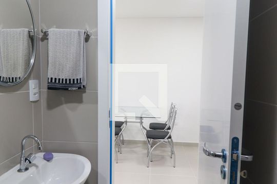 Banheiro Social de apartamento para alugar com 1 quarto, 35m² em Portão, Curitiba