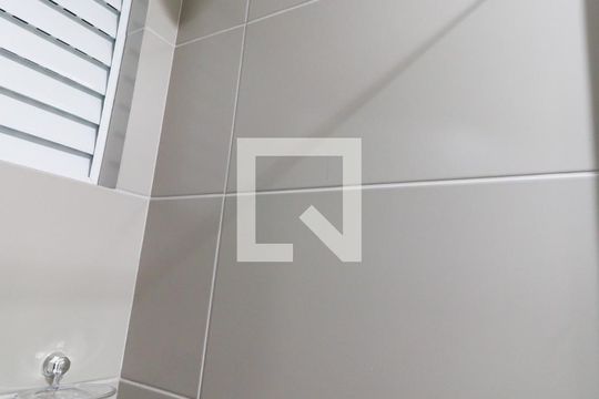 Banheiro Social de apartamento para alugar com 1 quarto, 35m² em Portão, Curitiba